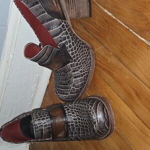 EUC Firebird by Steve Madden Bellevue Croc Shoes